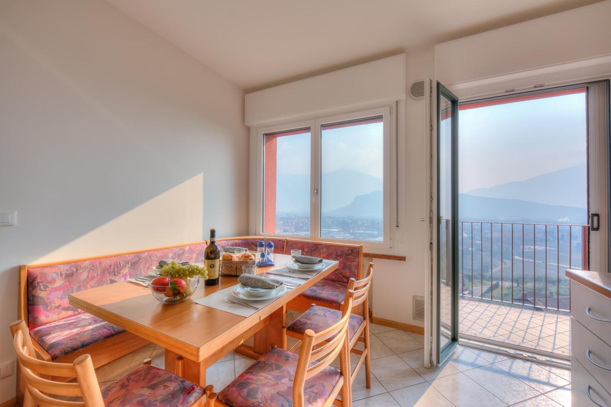 Lake View Dom-Us Apartment - Happy Rentals Riva del Garda Buitenkant foto
