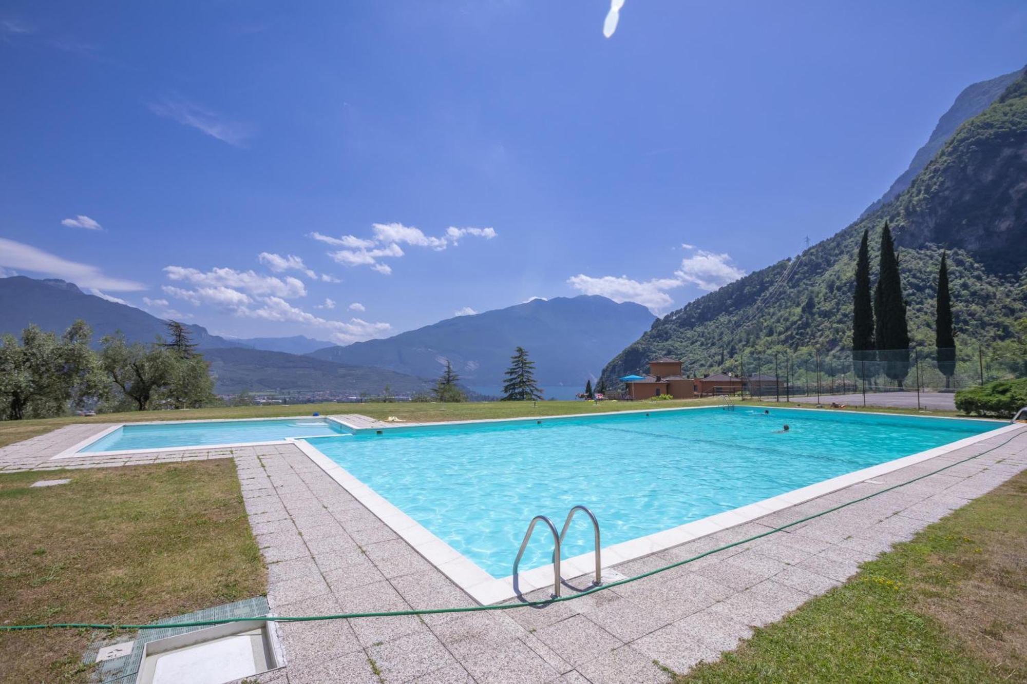 Lake View Dom-Us Apartment - Happy Rentals Riva del Garda Buitenkant foto