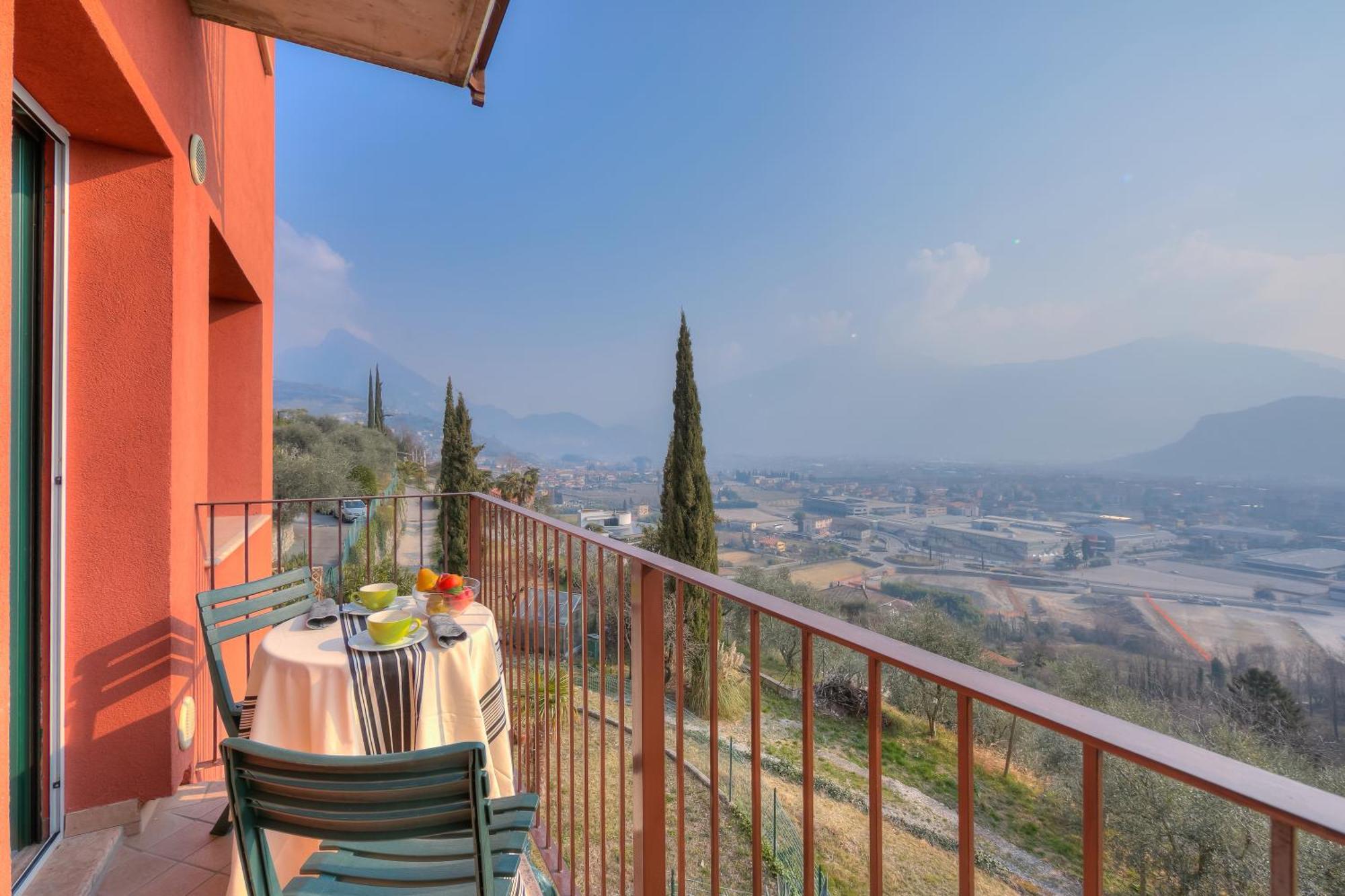 Lake View Dom-Us Apartment - Happy Rentals Riva del Garda Buitenkant foto