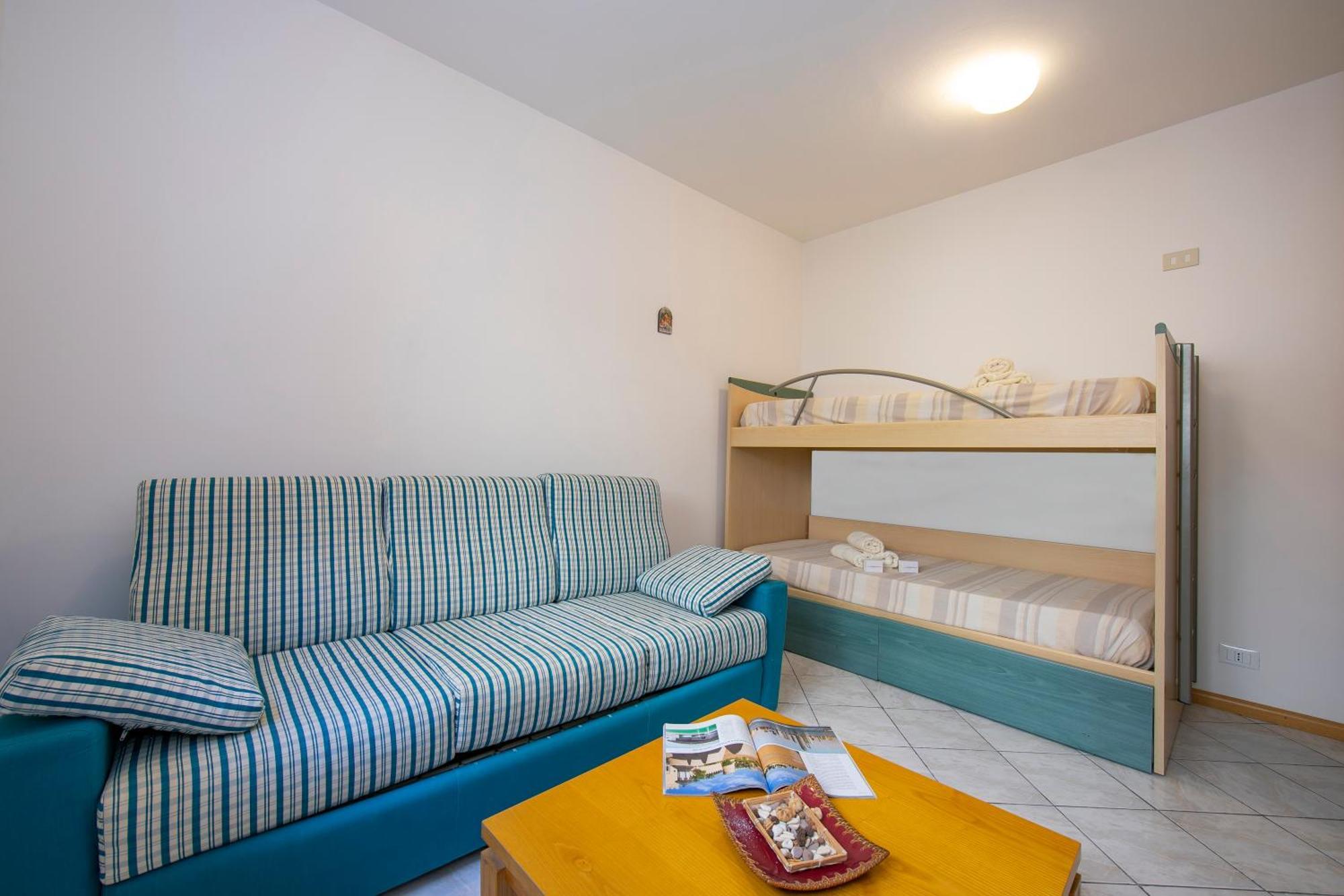 Lake View Dom-Us Apartment - Happy Rentals Riva del Garda Buitenkant foto