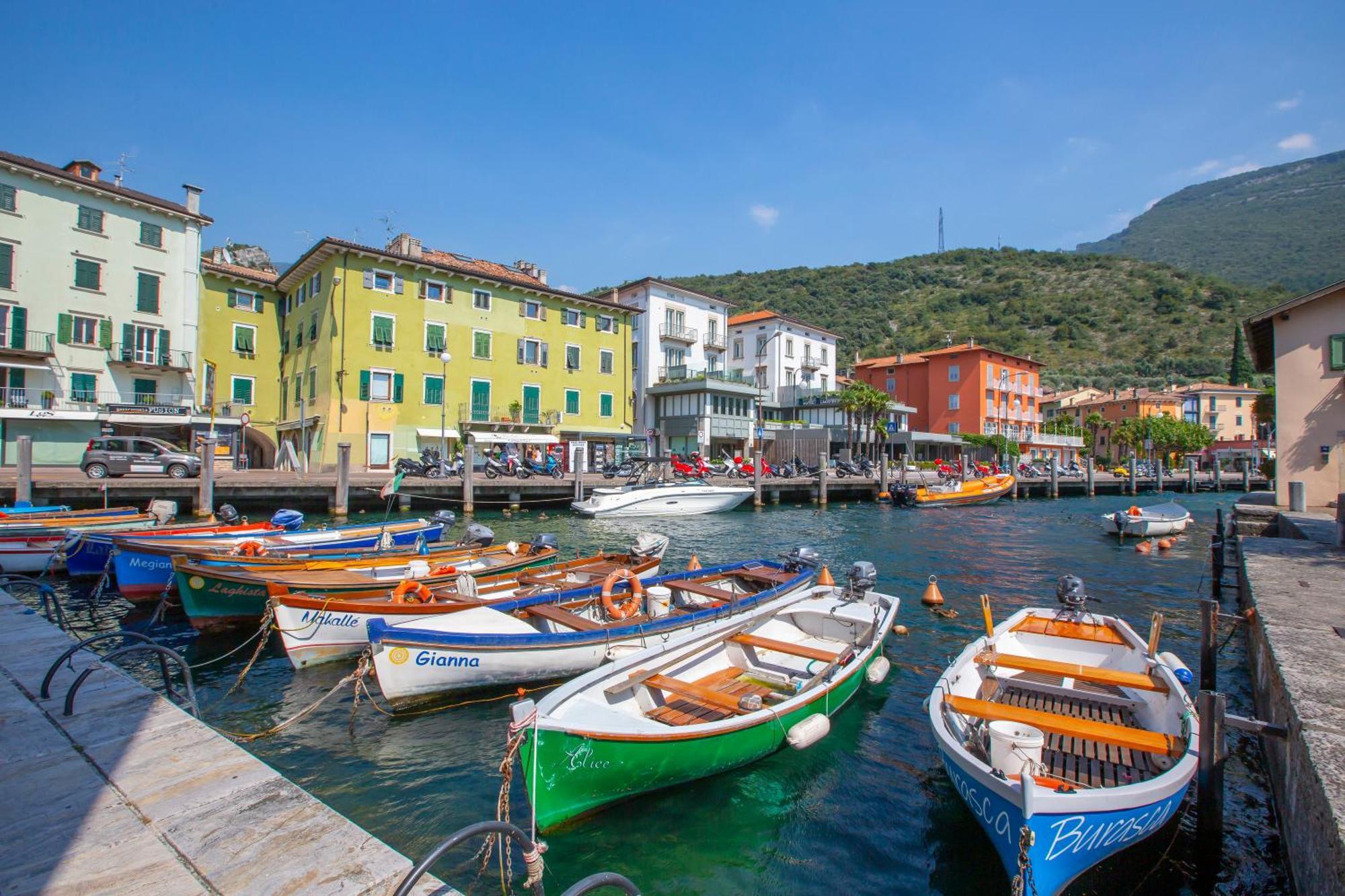 Lake View Dom-Us Apartment - Happy Rentals Riva del Garda Buitenkant foto