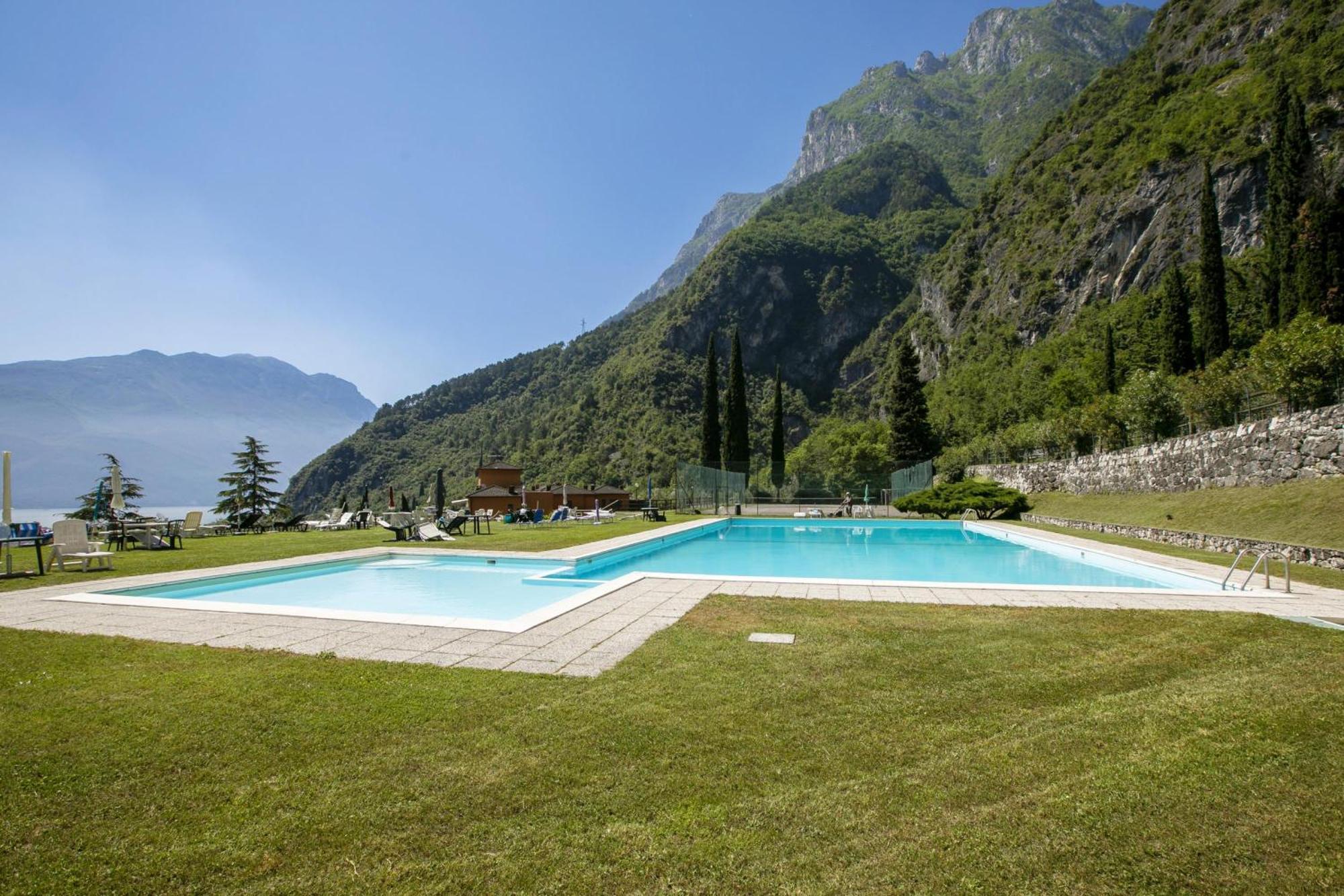 Lake View Dom-Us Apartment - Happy Rentals Riva del Garda Buitenkant foto