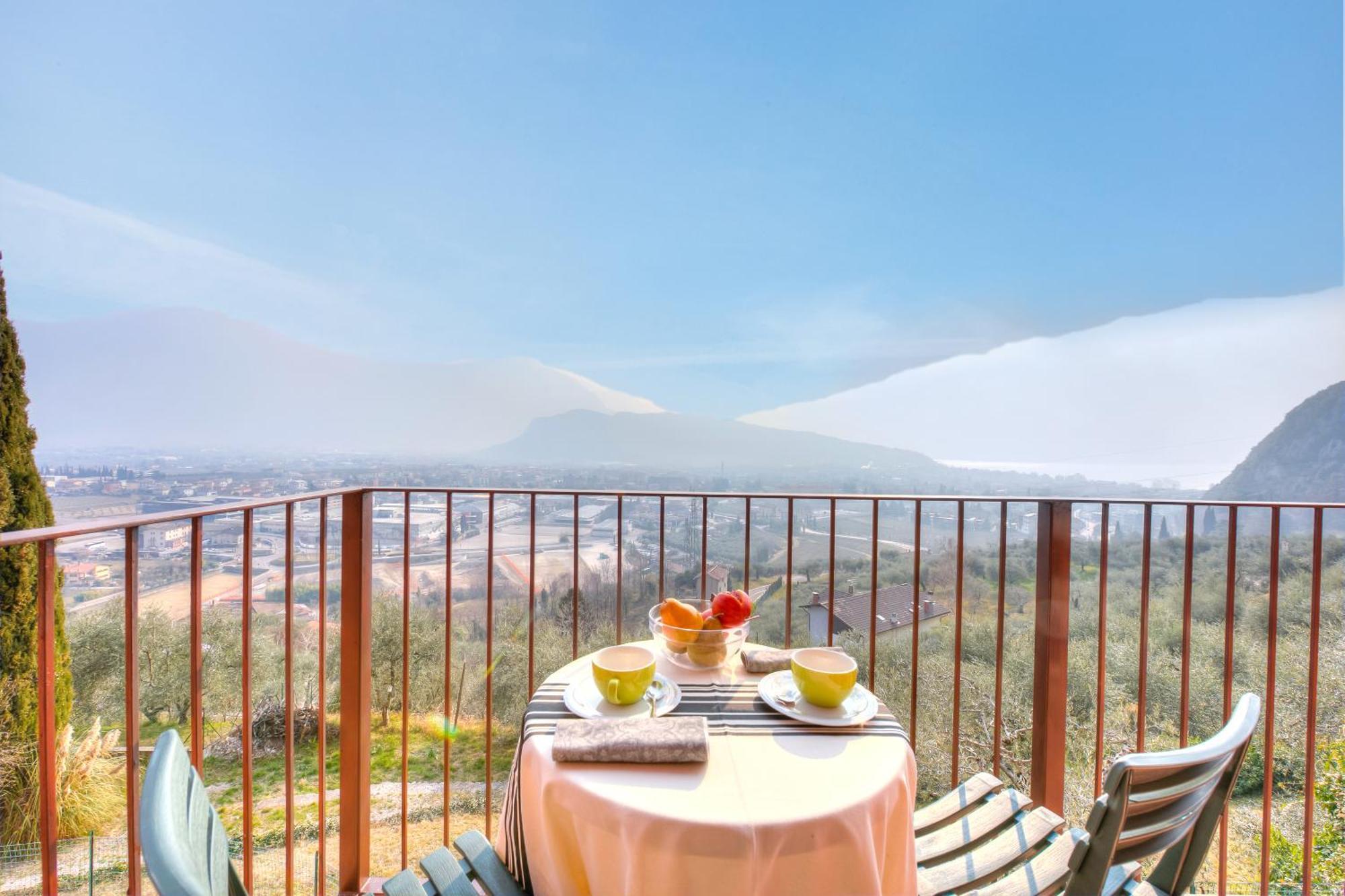 Lake View Dom-Us Apartment - Happy Rentals Riva del Garda Buitenkant foto