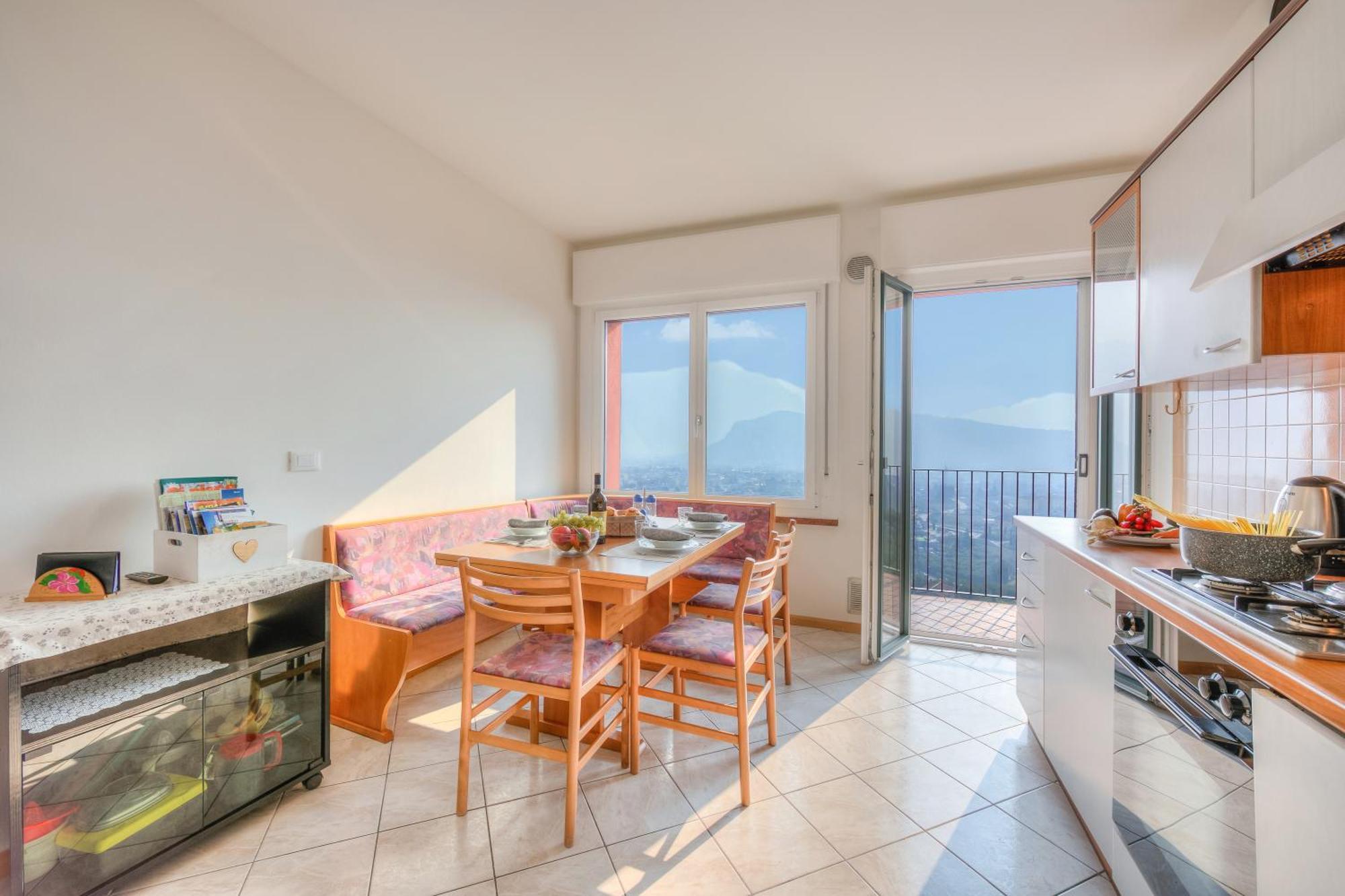 Lake View Dom-Us Apartment - Happy Rentals Riva del Garda Buitenkant foto